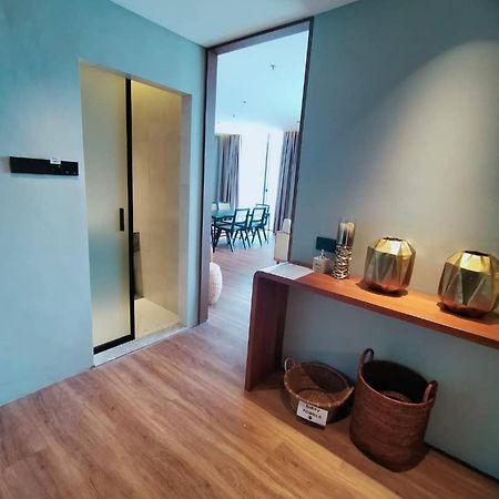 Roxy Beach Resort Sematan Екстер'єр фото
