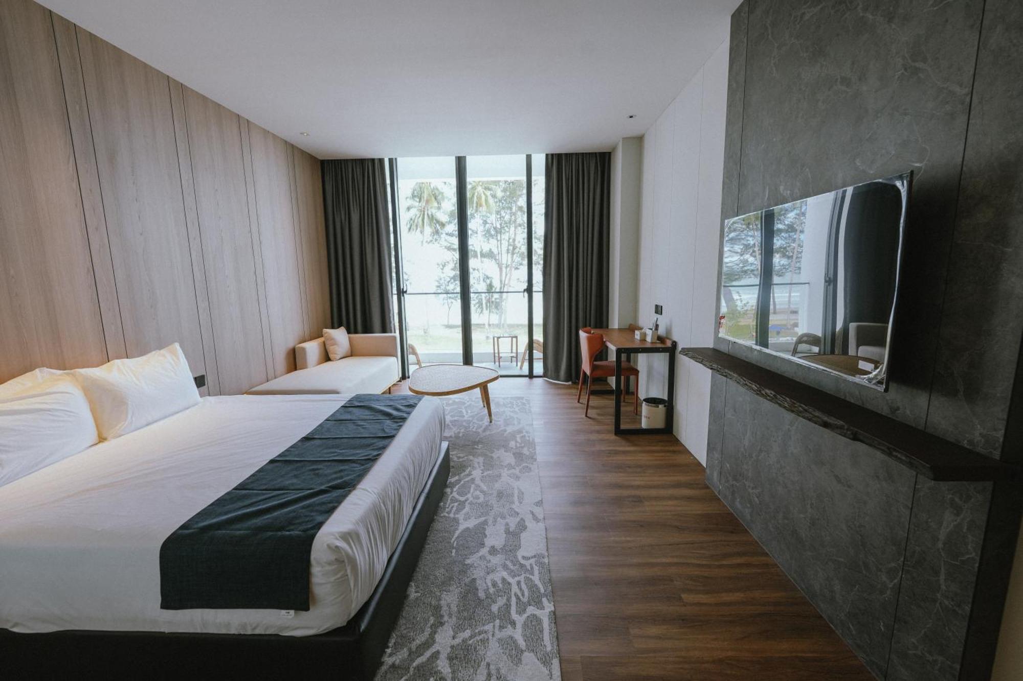 Roxy Beach Resort Sematan Екстер'єр фото