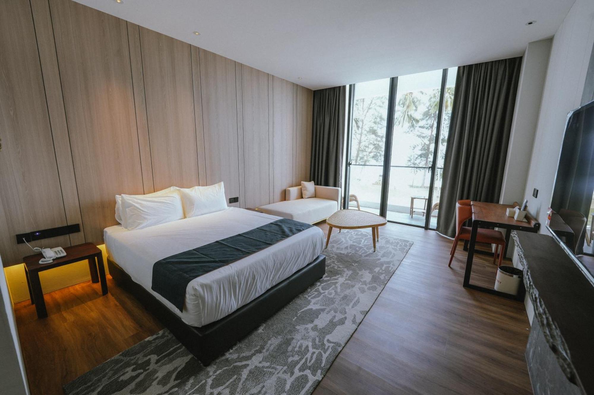 Roxy Beach Resort Sematan Екстер'єр фото