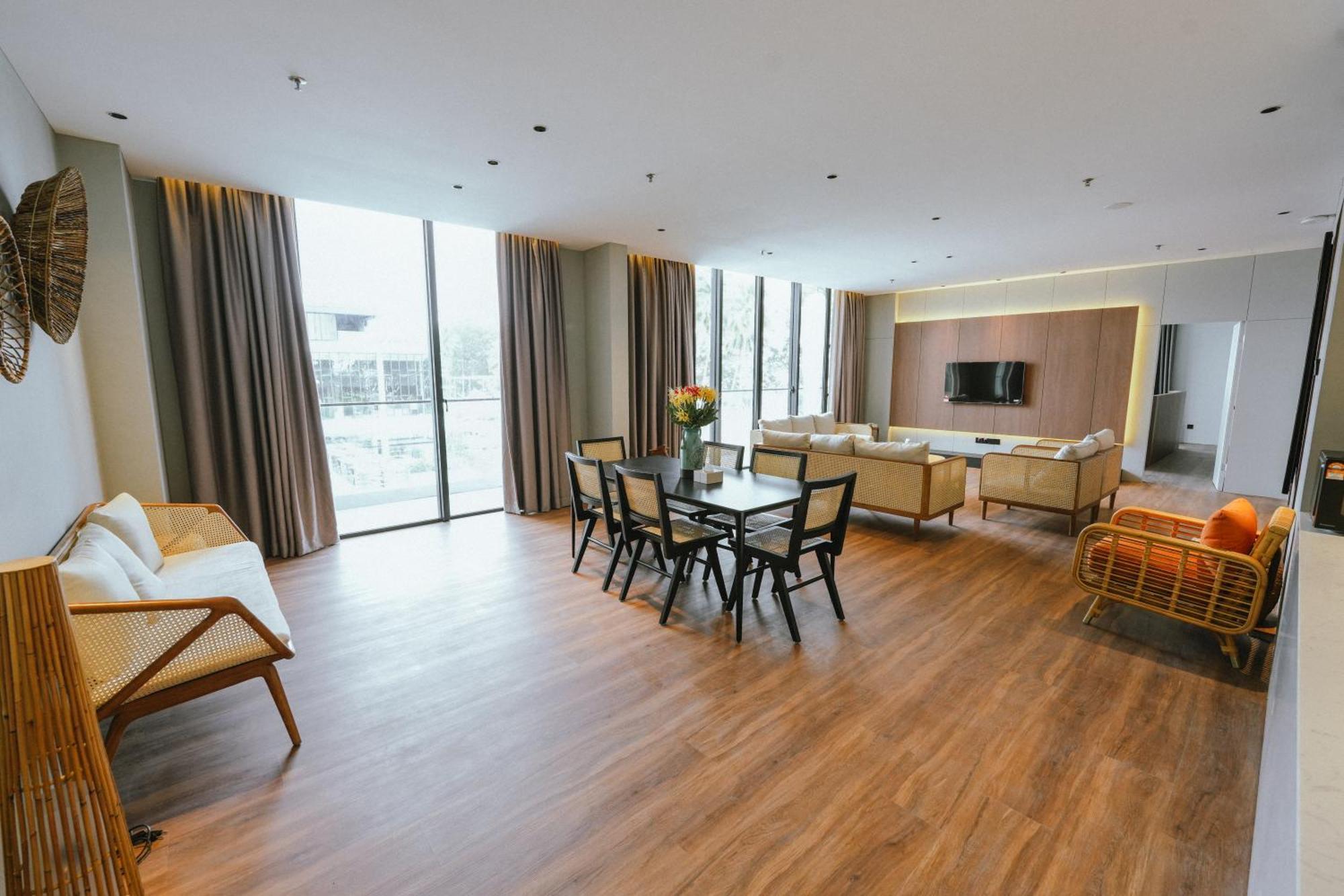 Roxy Beach Resort Sematan Екстер'єр фото