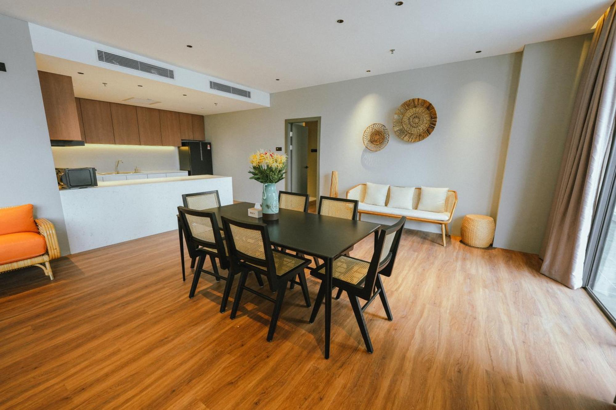 Roxy Beach Resort Sematan Екстер'єр фото