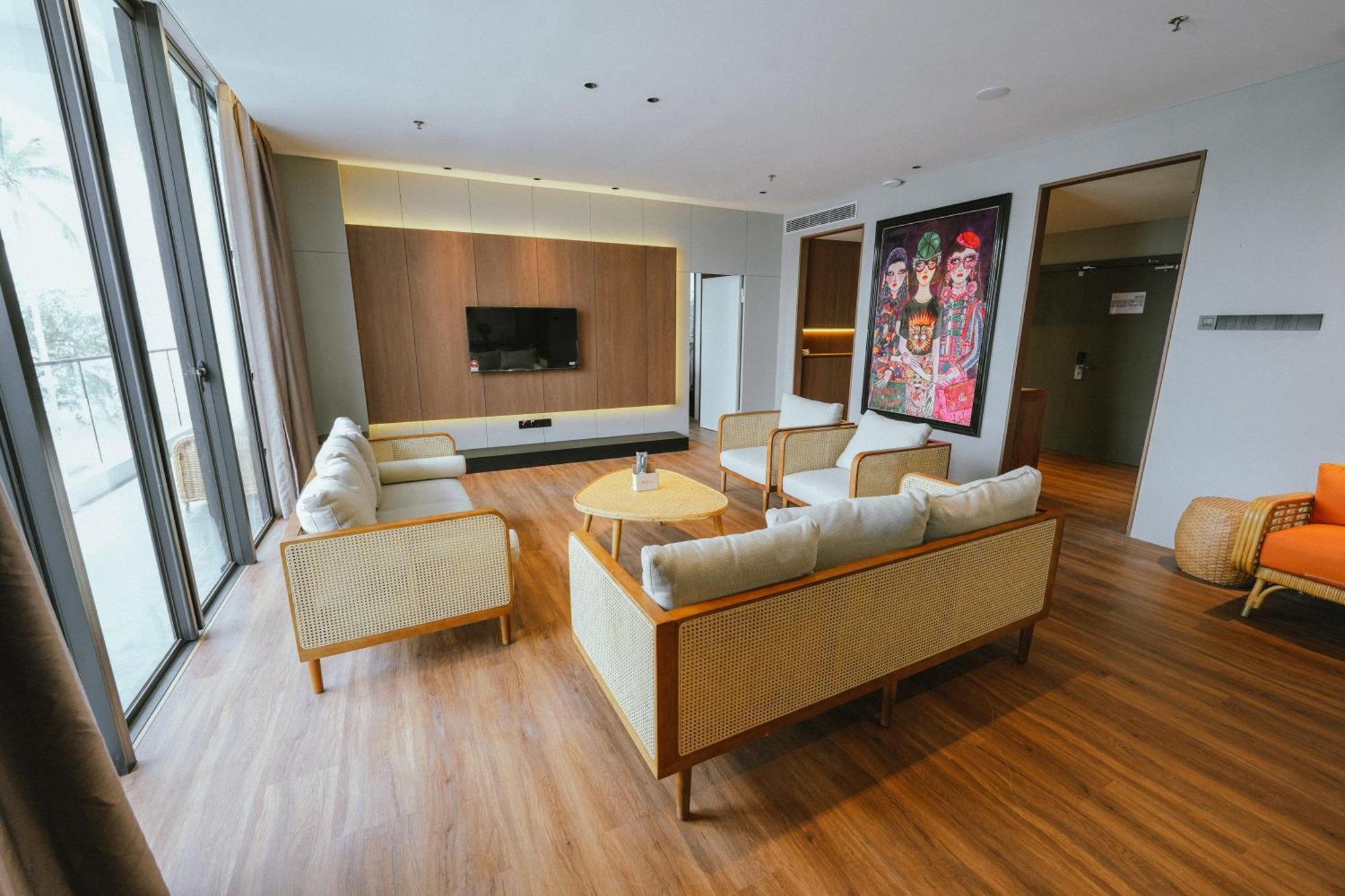 Roxy Beach Resort Sematan Екстер'єр фото