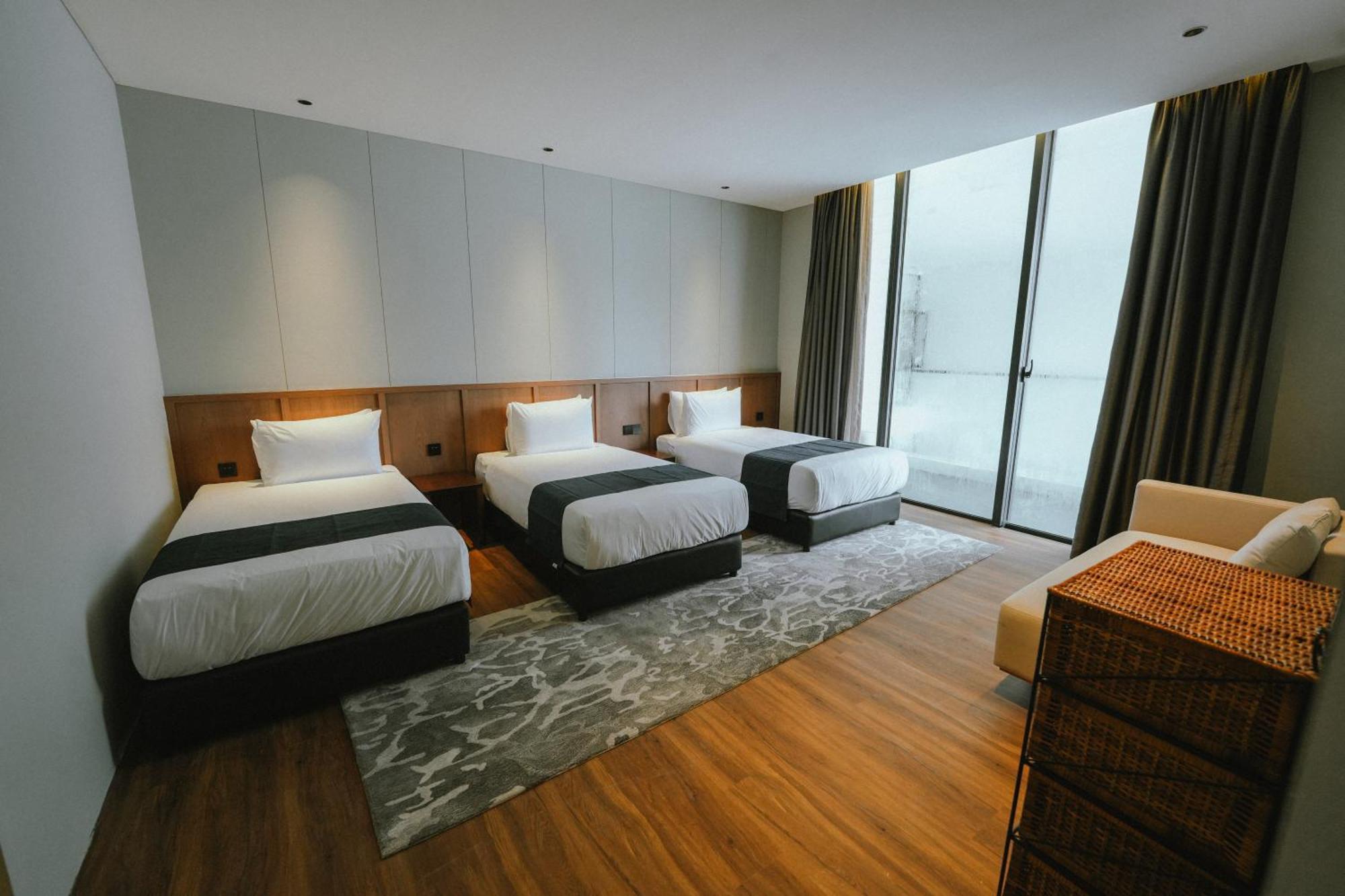 Roxy Beach Resort Sematan Екстер'єр фото