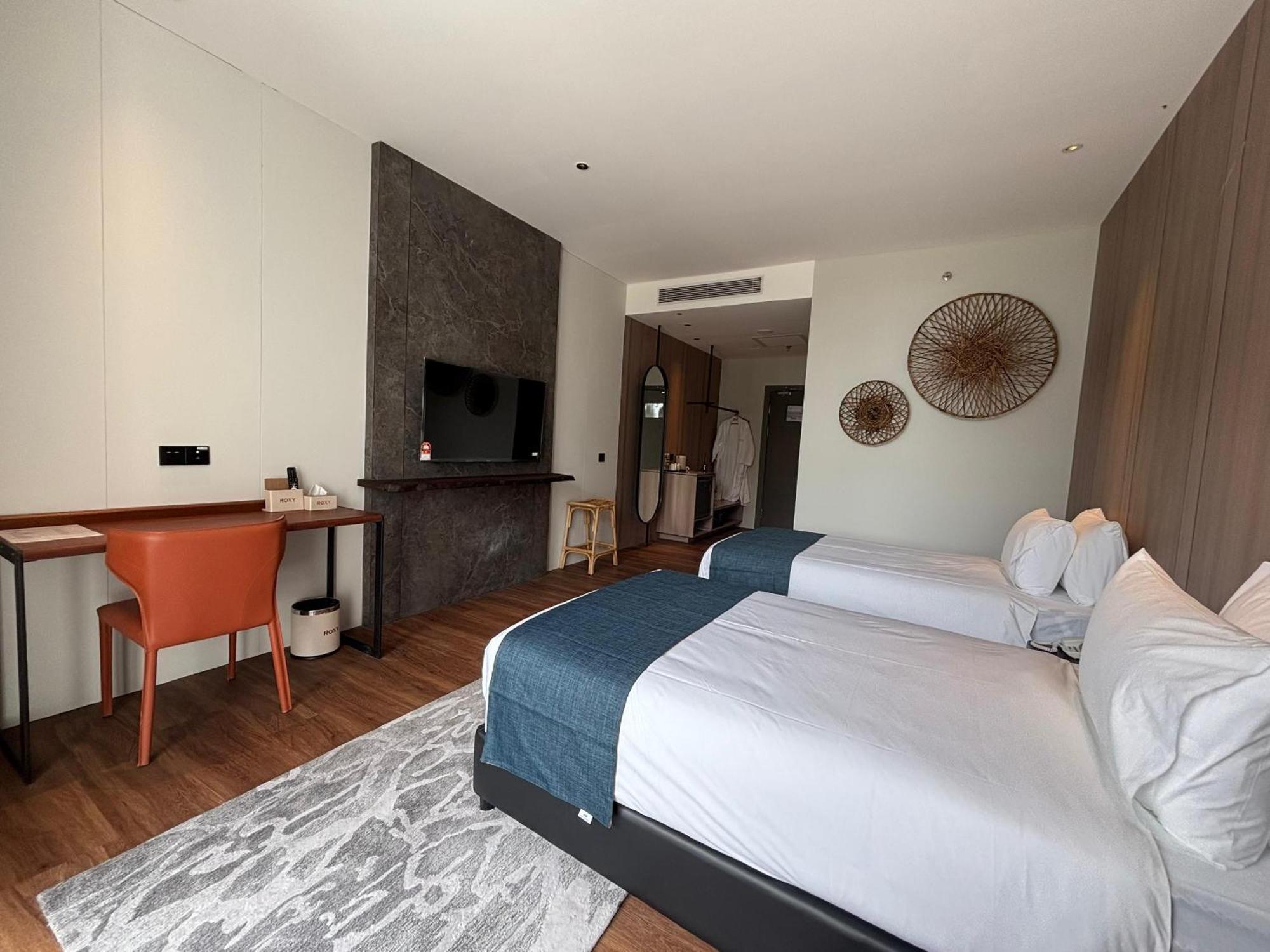 Roxy Beach Resort Sematan Екстер'єр фото