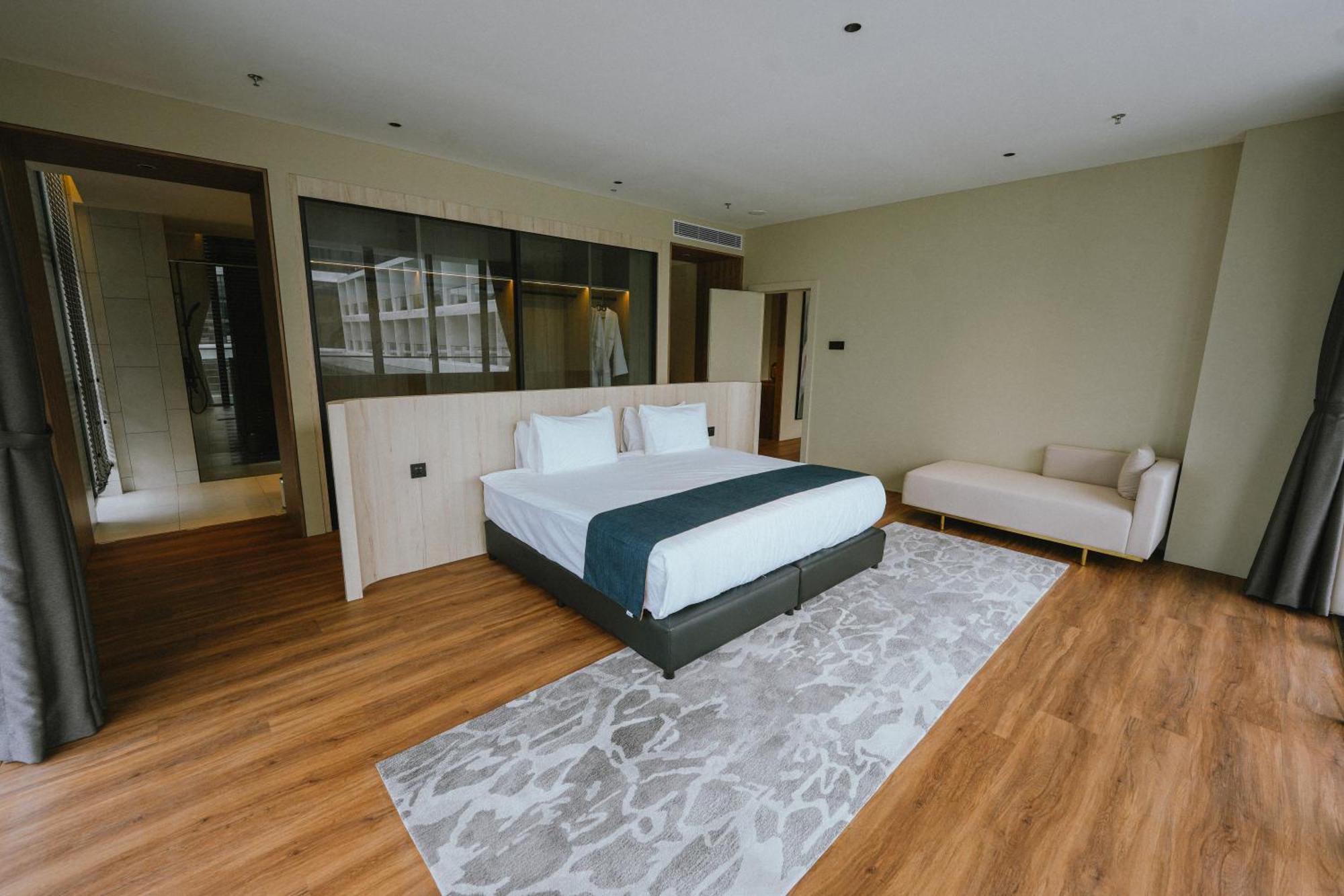 Roxy Beach Resort Sematan Екстер'єр фото