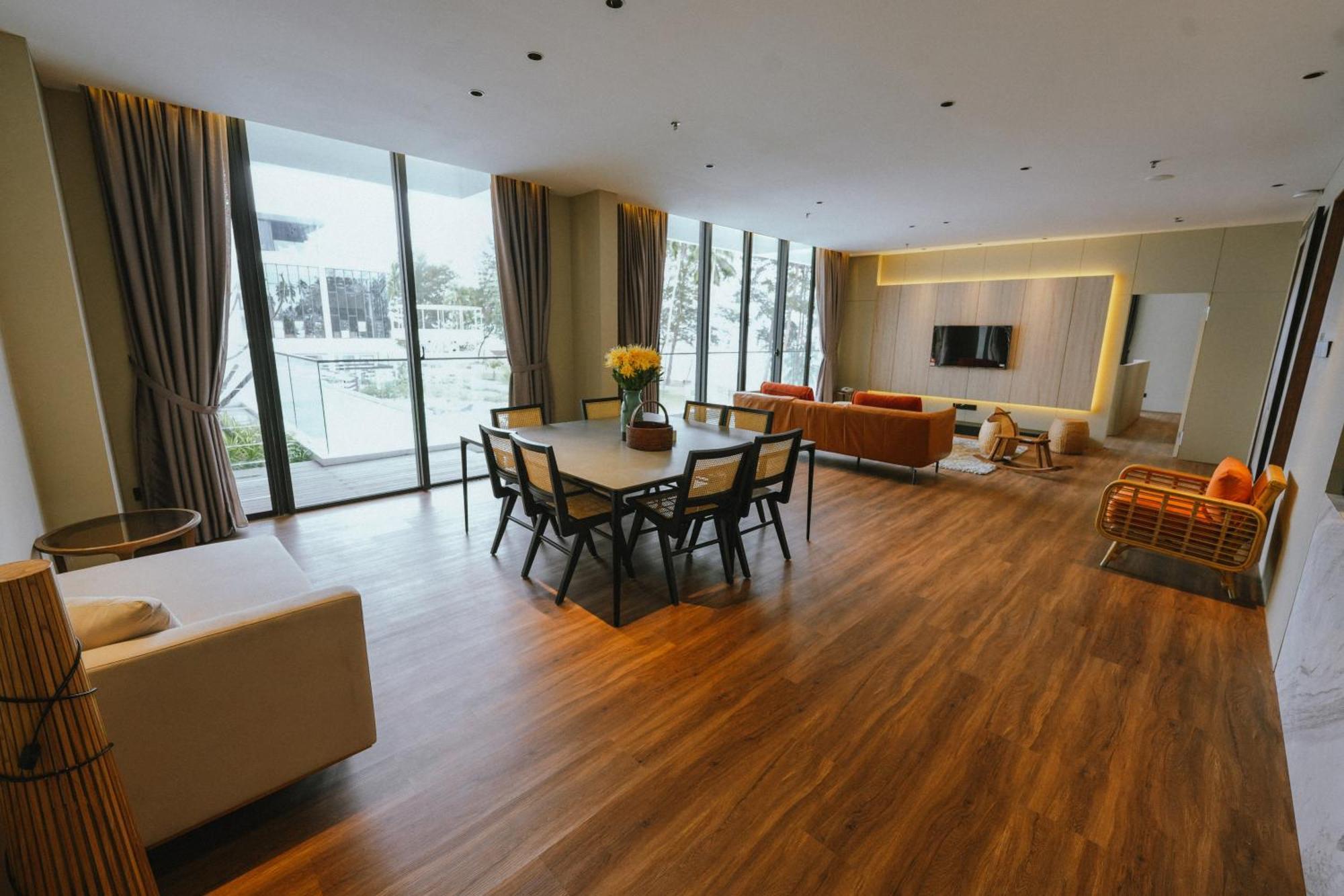 Roxy Beach Resort Sematan Екстер'єр фото