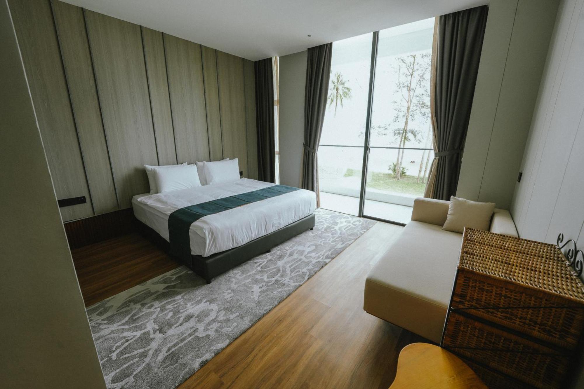 Roxy Beach Resort Sematan Екстер'єр фото