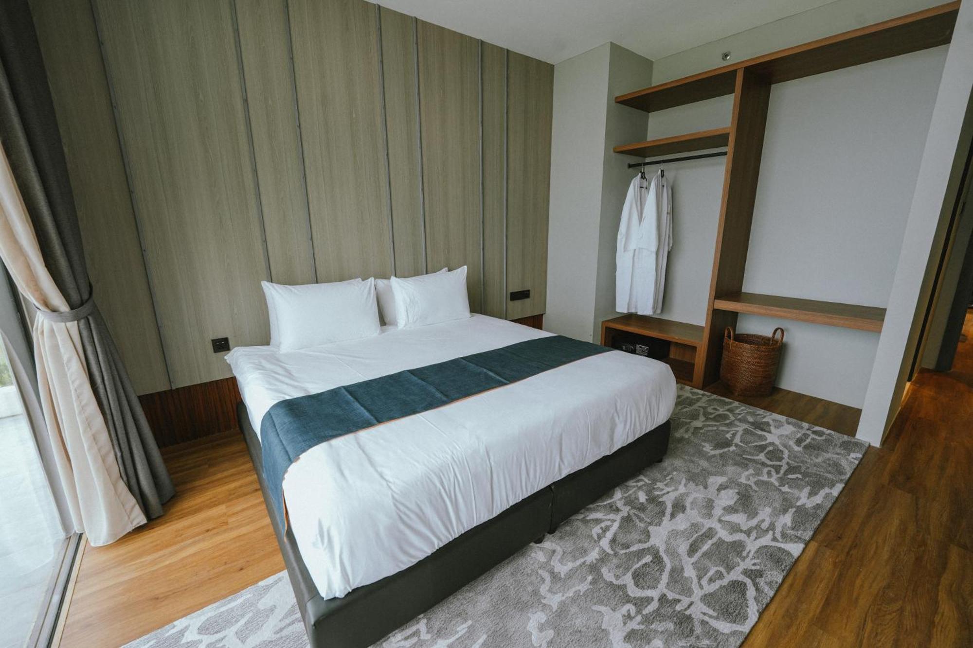 Roxy Beach Resort Sematan Екстер'єр фото