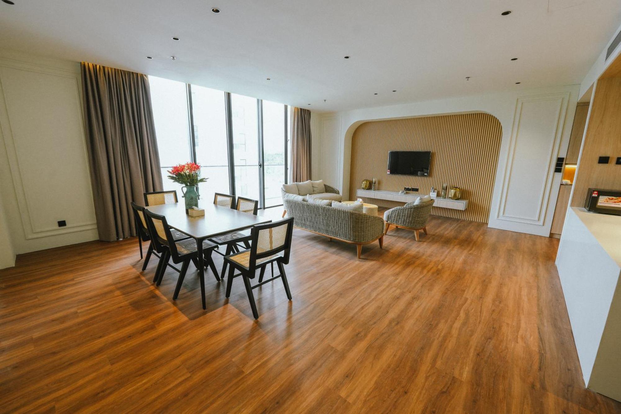 Roxy Beach Resort Sematan Екстер'єр фото