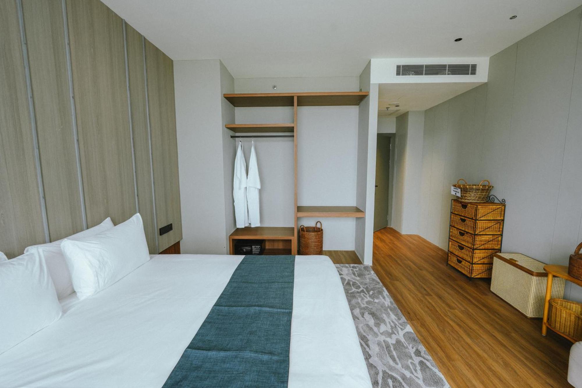 Roxy Beach Resort Sematan Екстер'єр фото