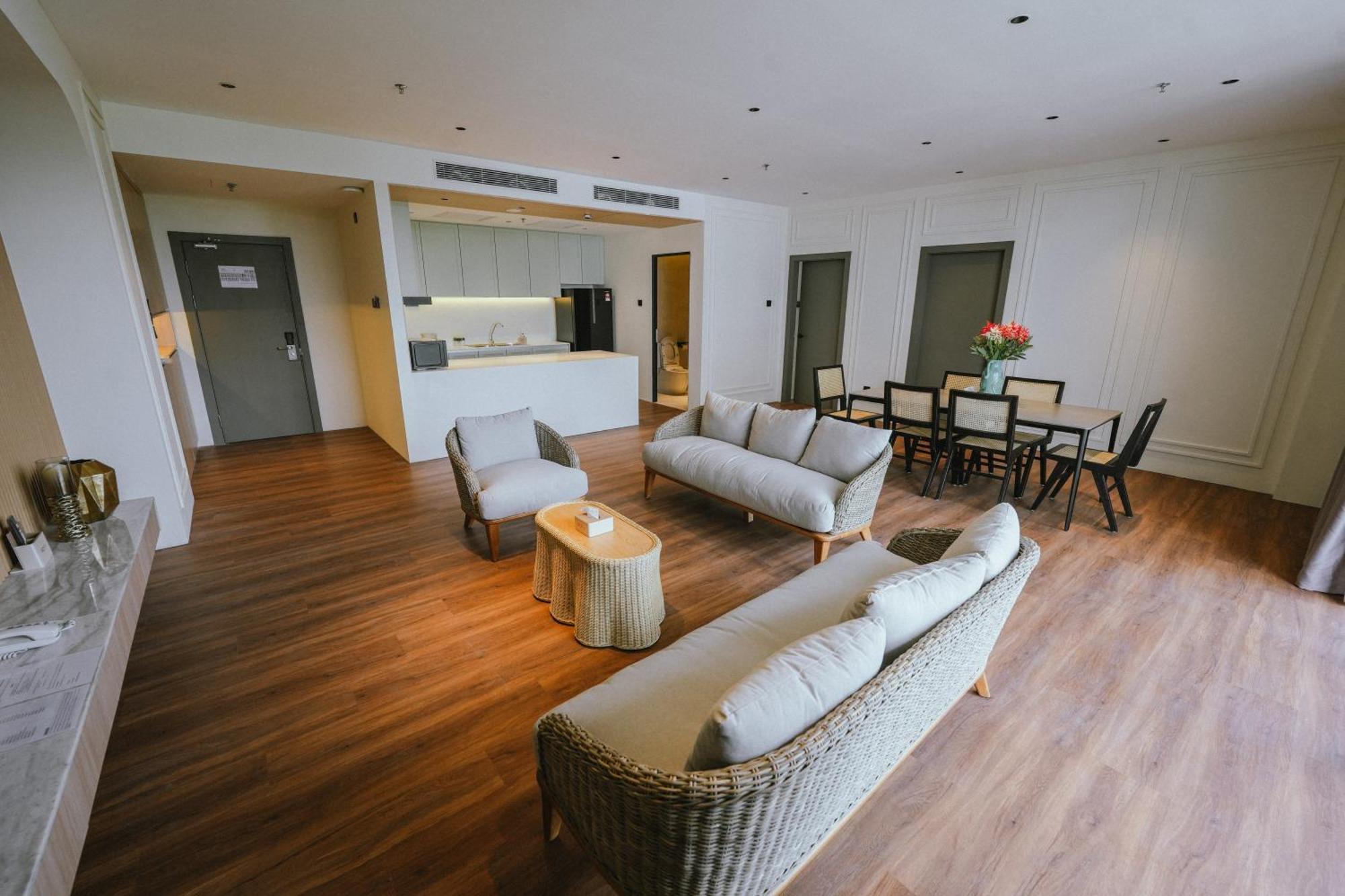 Roxy Beach Resort Sematan Екстер'єр фото