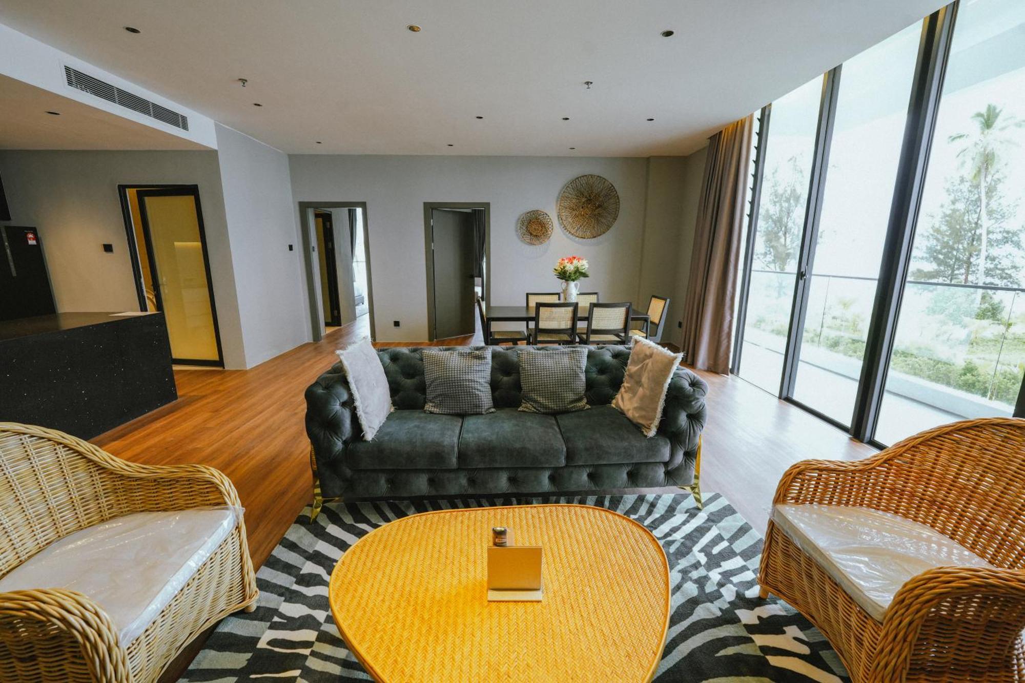 Roxy Beach Resort Sematan Екстер'єр фото