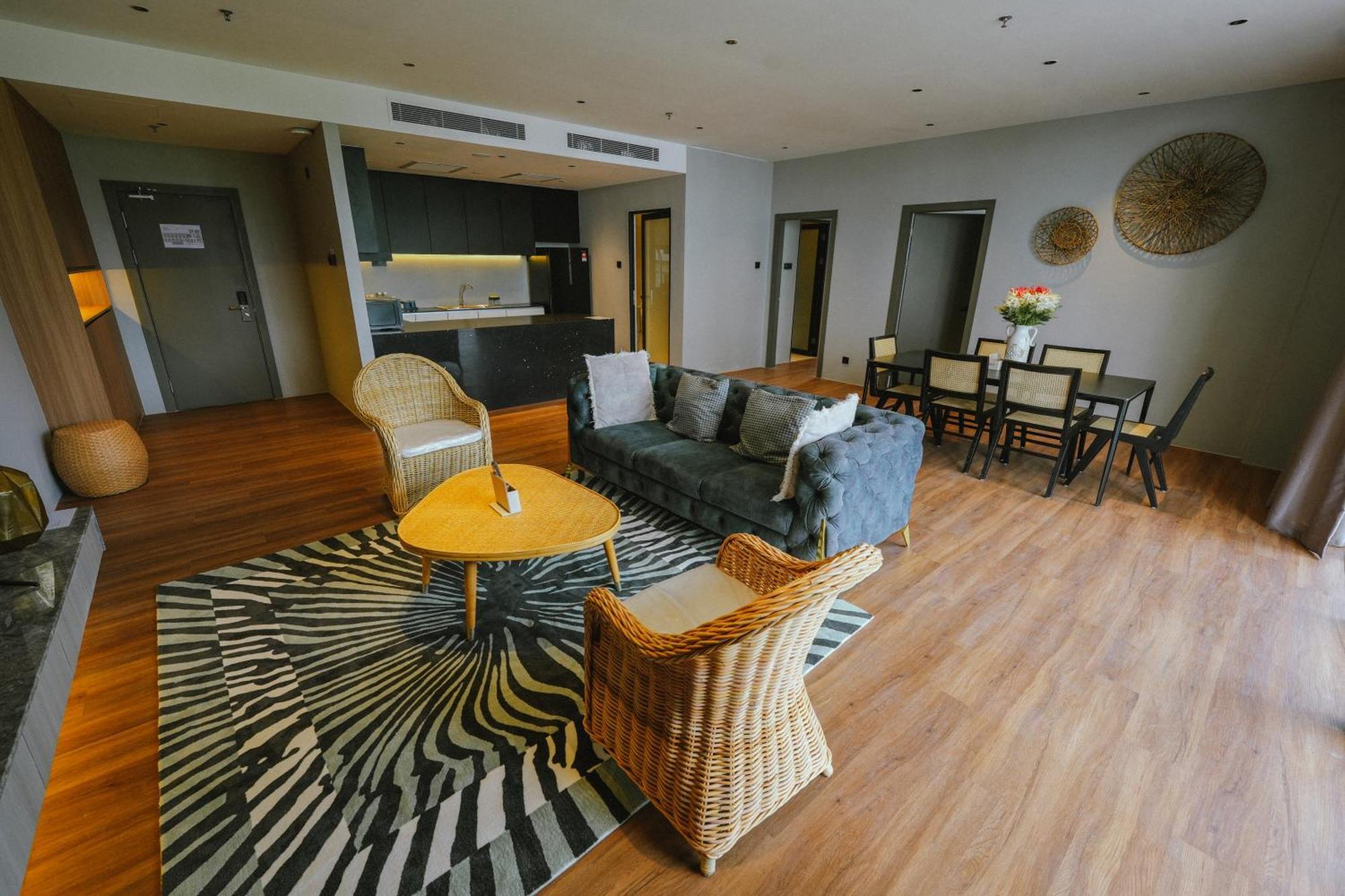 Roxy Beach Resort Sematan Екстер'єр фото