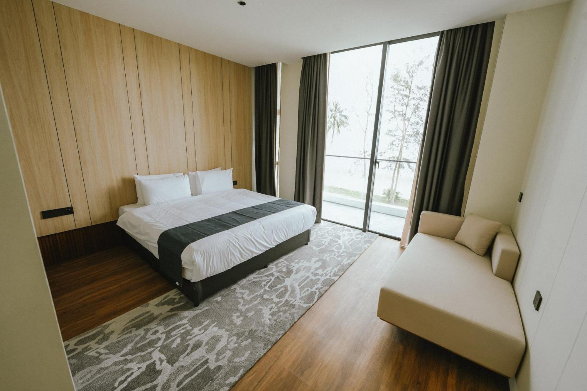 Roxy Beach Resort Sematan Екстер'єр фото