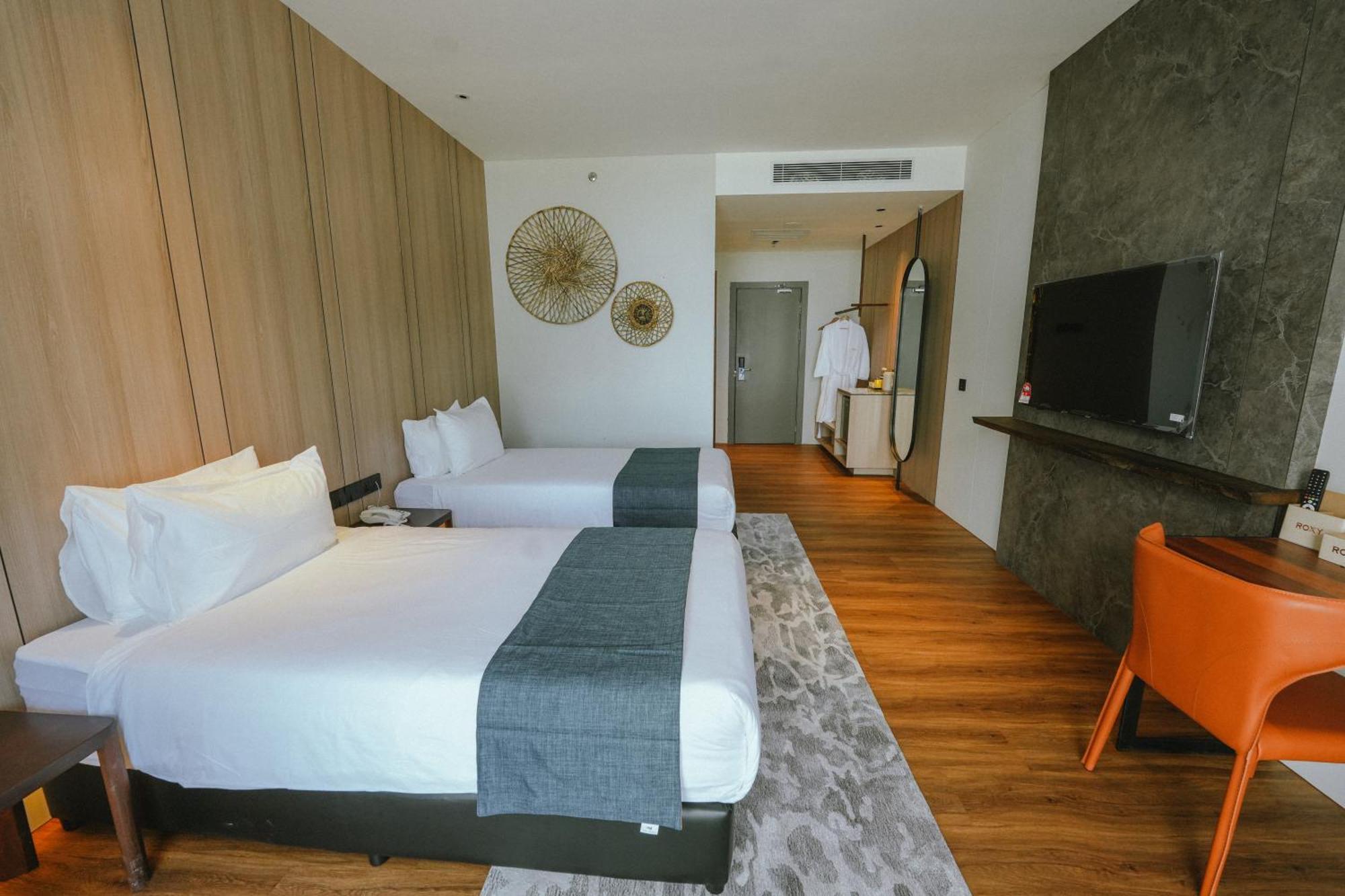 Roxy Beach Resort Sematan Екстер'єр фото