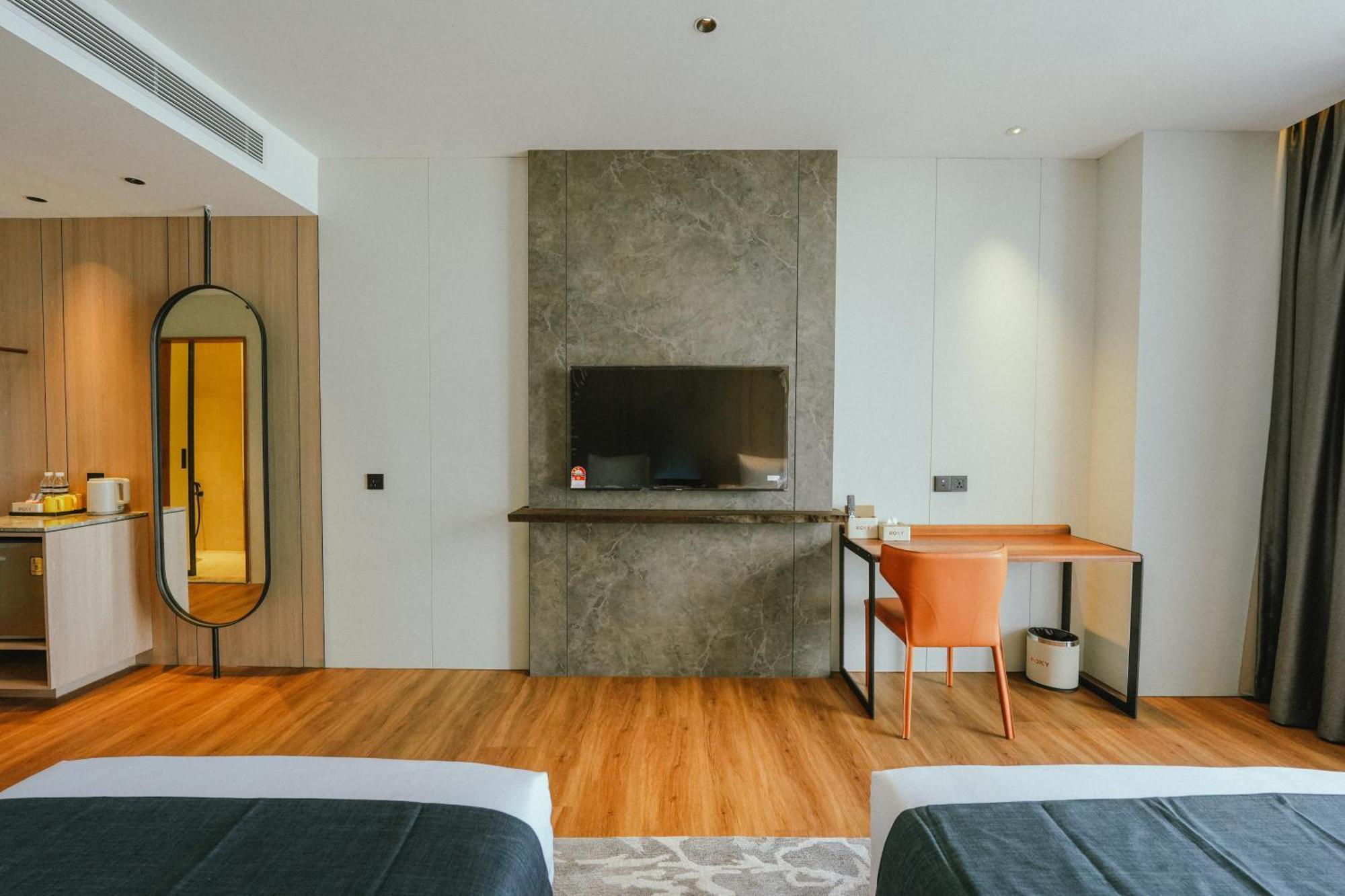 Roxy Beach Resort Sematan Екстер'єр фото